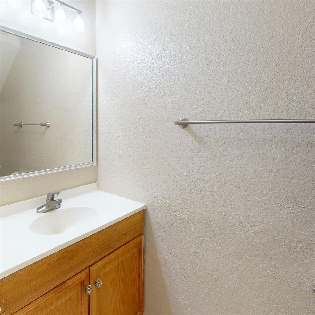 210 W G Street - Photo 11