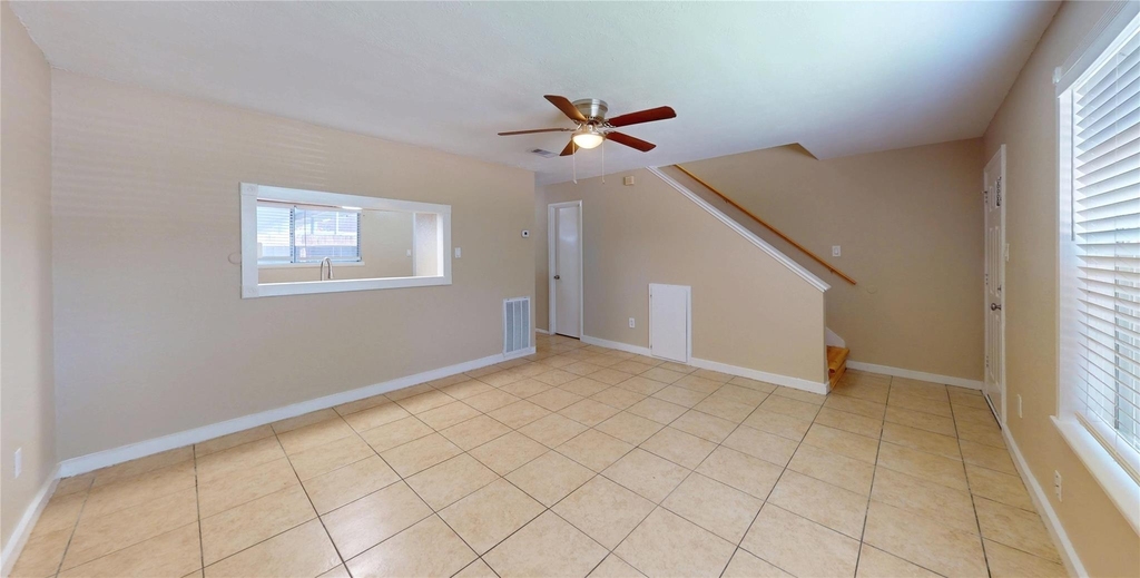 210 W G Street - Photo 3