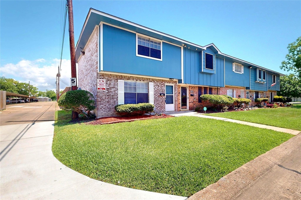 210 W G Street - Photo 1