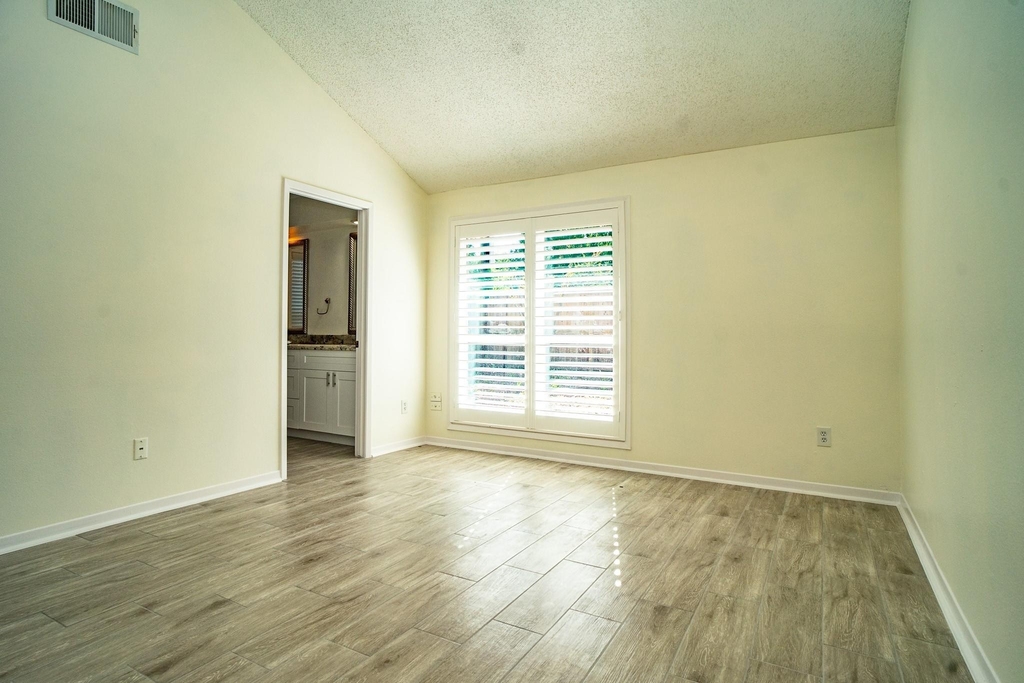 1923 Vinces Bridge Street - Photo 13