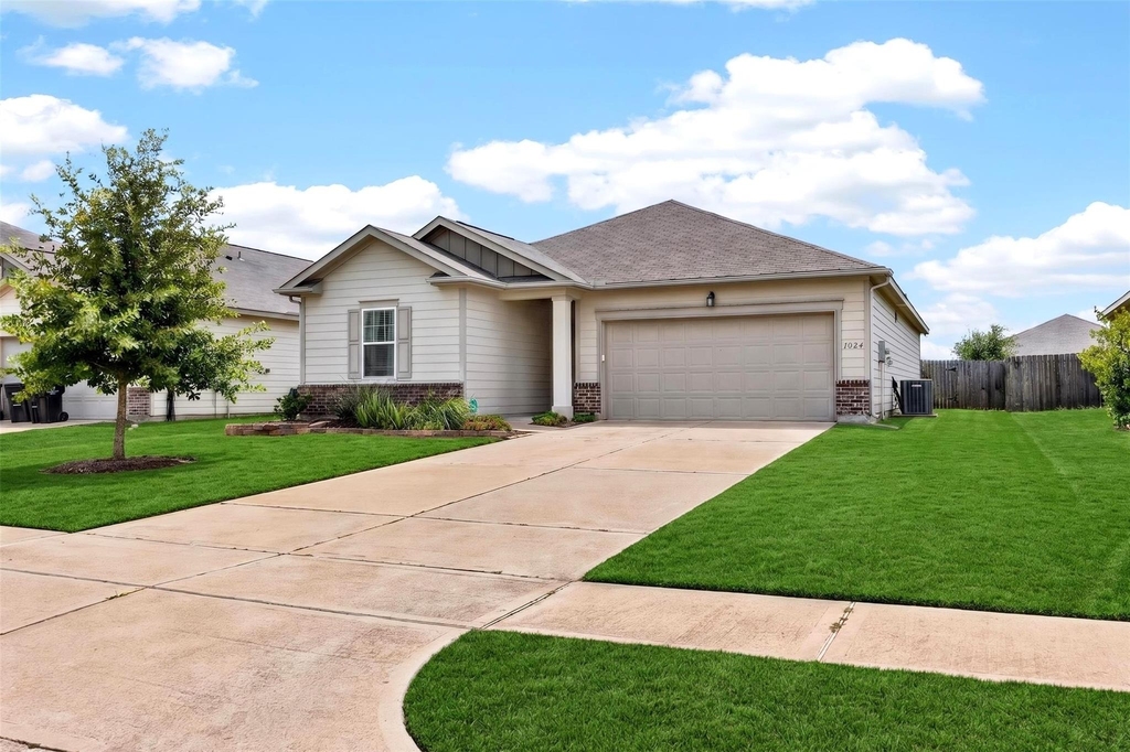 1024 Banyon Tree Lane - Photo 2