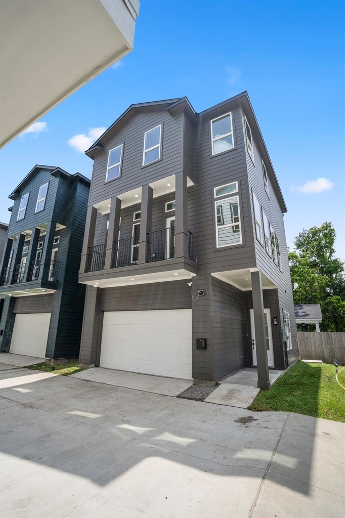 1224 E 23rd Street - Photo 2
