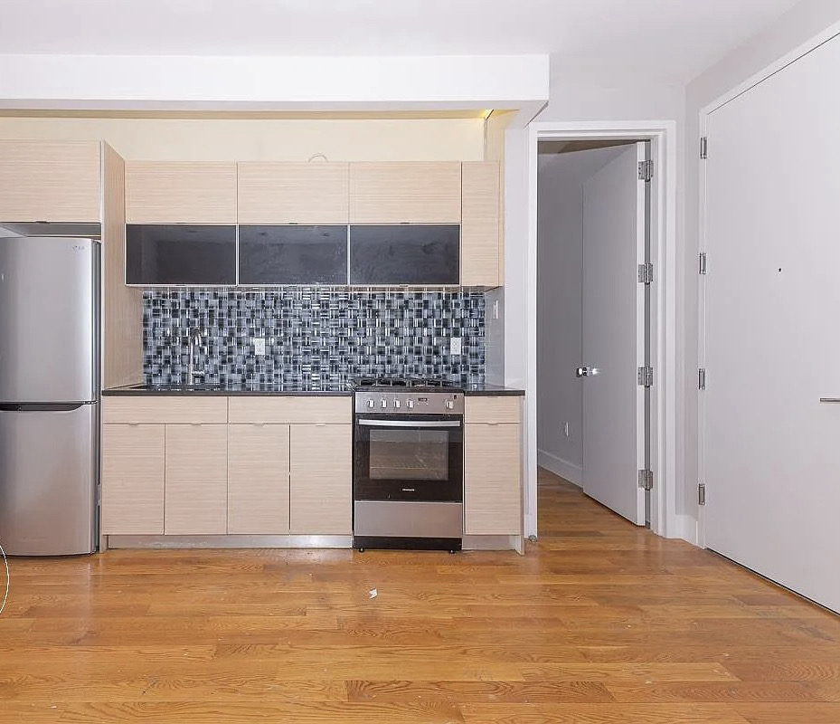 462 Pulaski Street - Photo 0