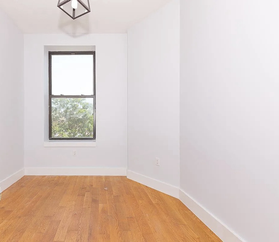 462 Pulaski Street - Photo 1