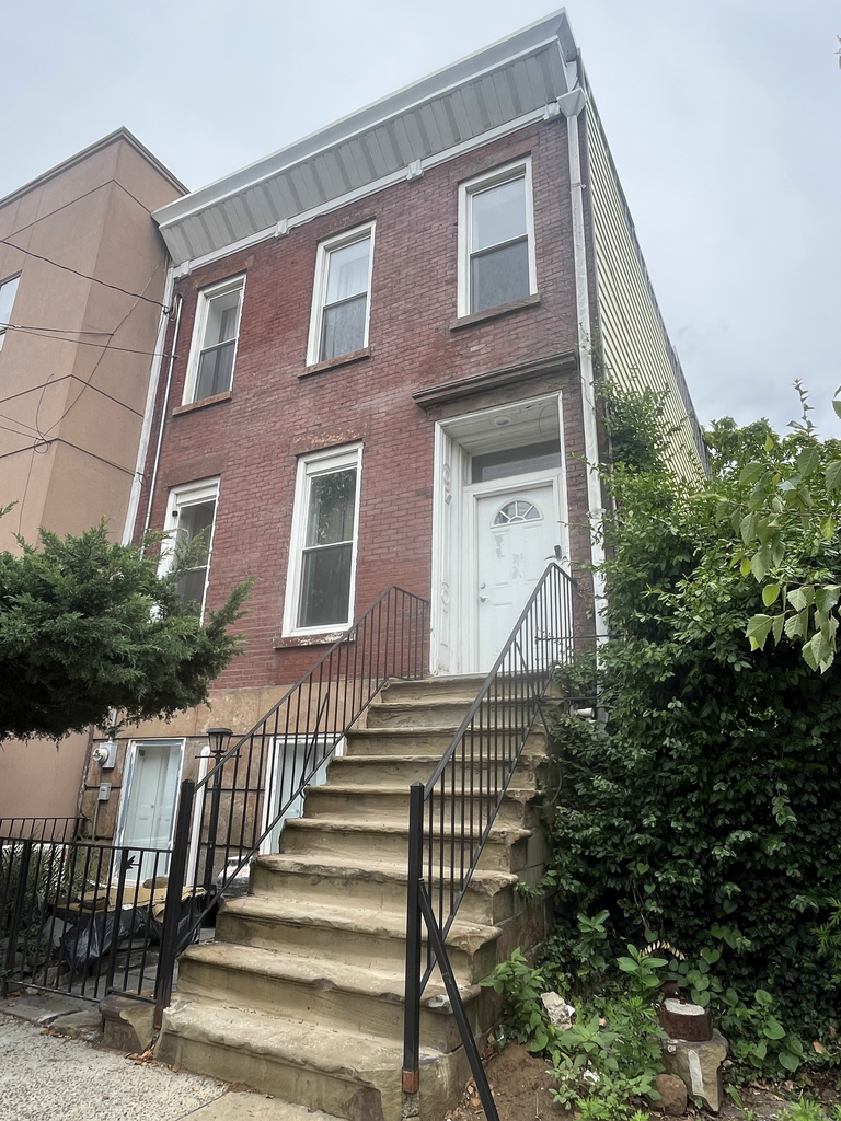 130 Van Dyke Street - Photo 0