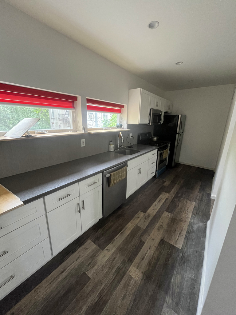 130 Van Dyke Street - Photo 4