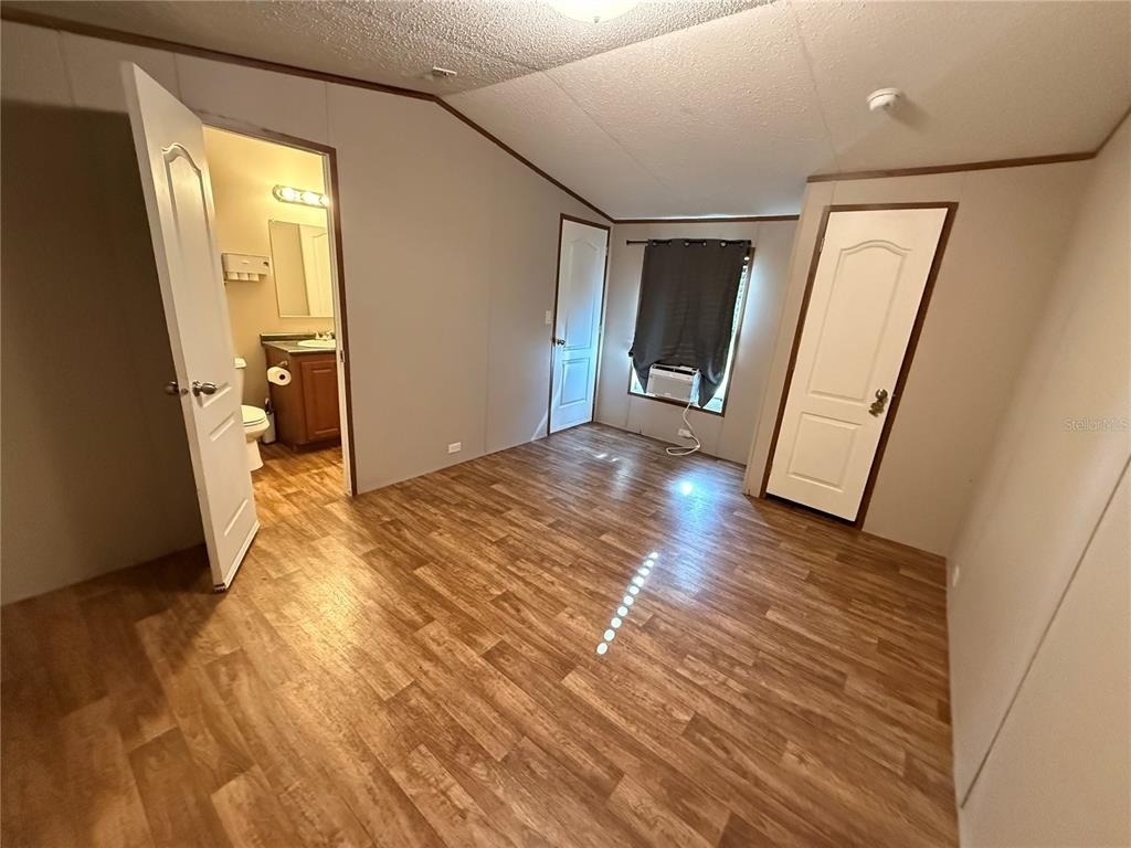 1414 Eva Avenue - Photo 2