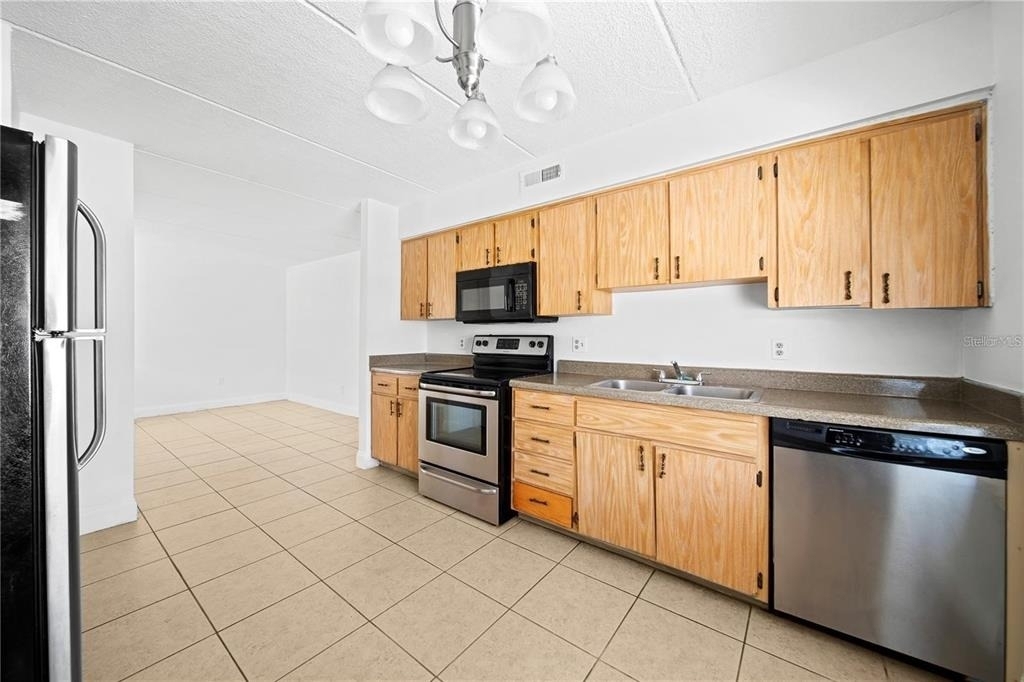 702 Michigan Court - Photo 10