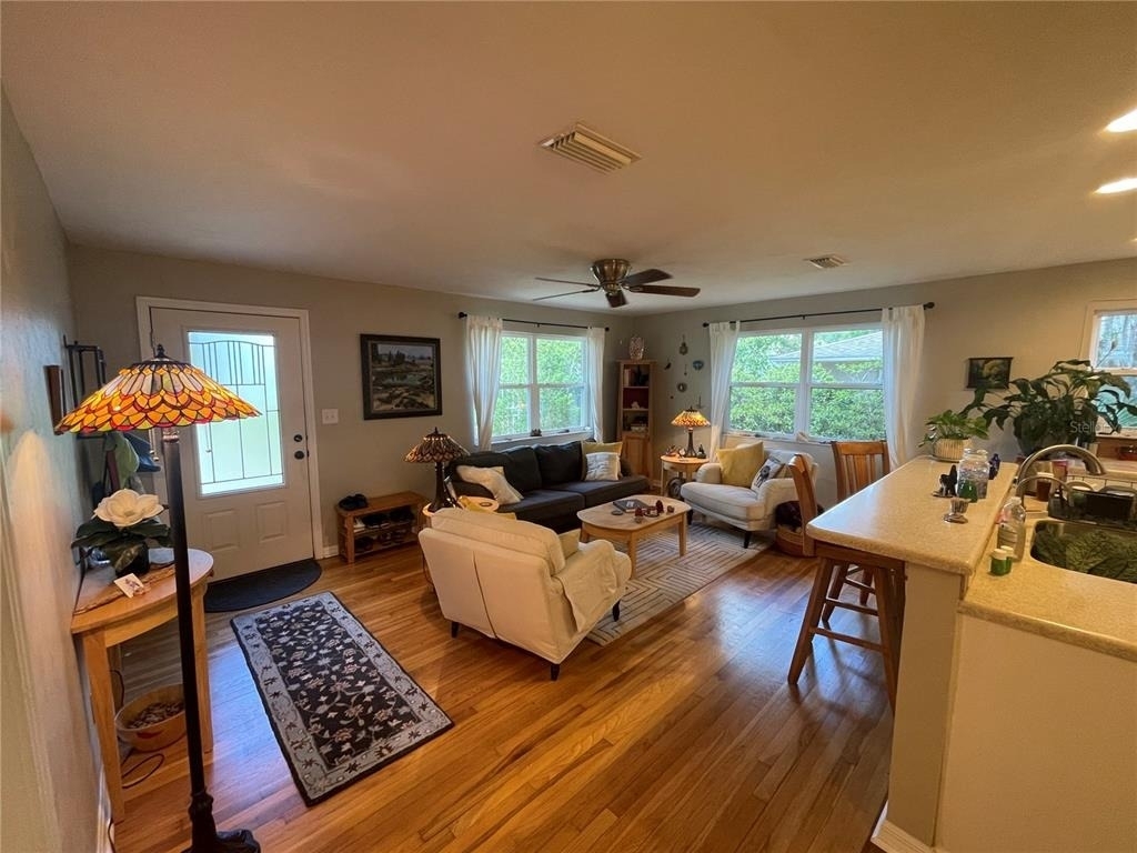 1317 Nw 4th Street - Photo 2