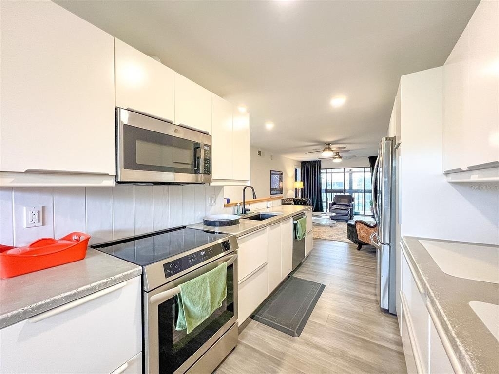 625 30th Avenue W - Photo 4