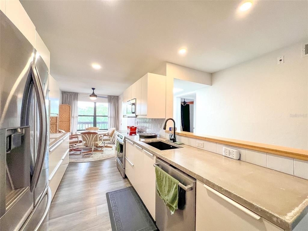 625 30th Avenue W - Photo 6