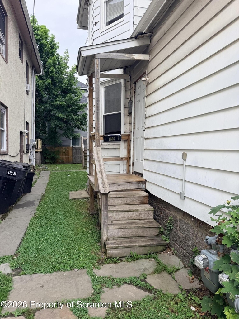 1607 Mulberry Street - Photo 1