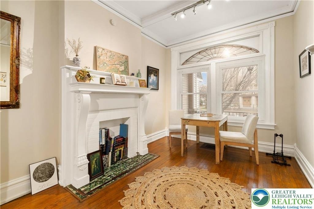 717 W Broad Street - Photo 3