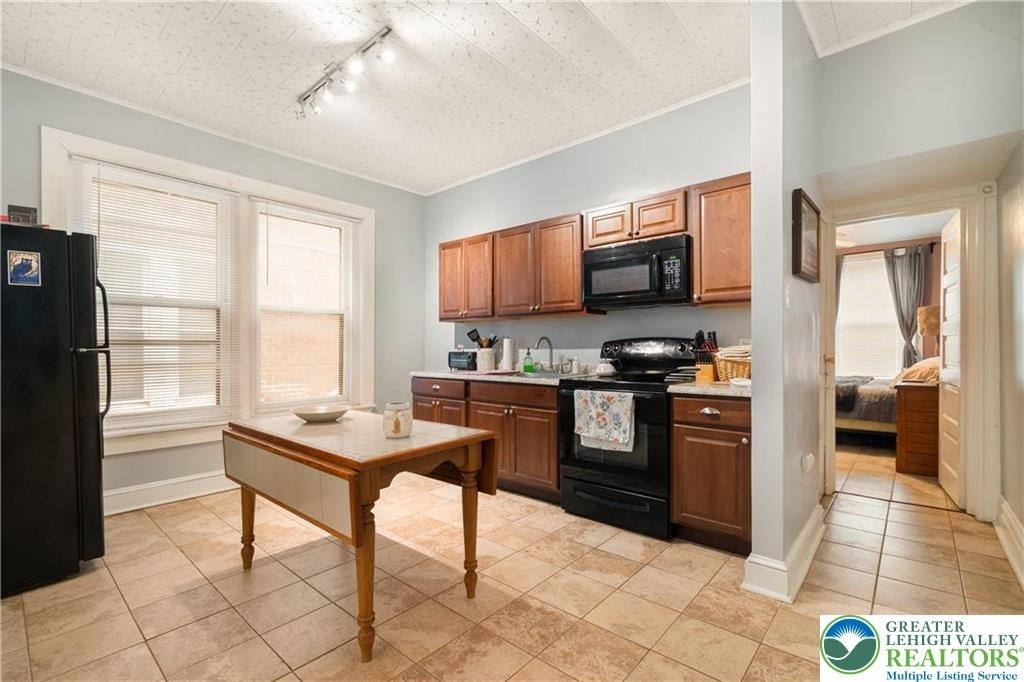 717 W Broad Street - Photo 6