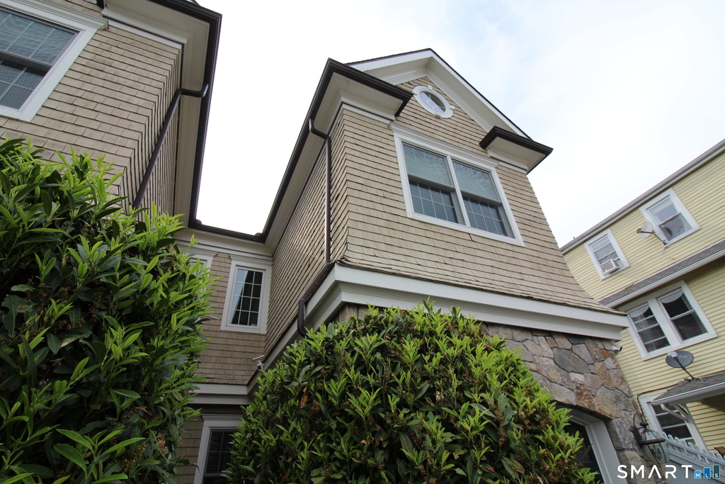 288 Davis Avenue - Photo 2