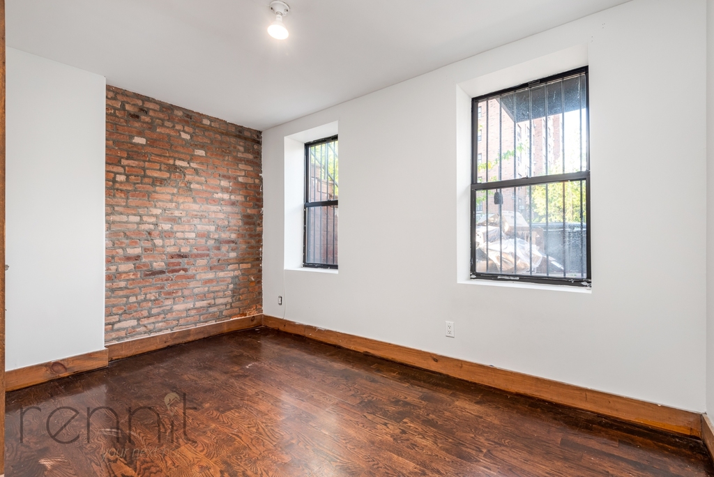 758 Willoughby Avenue - Photo 0