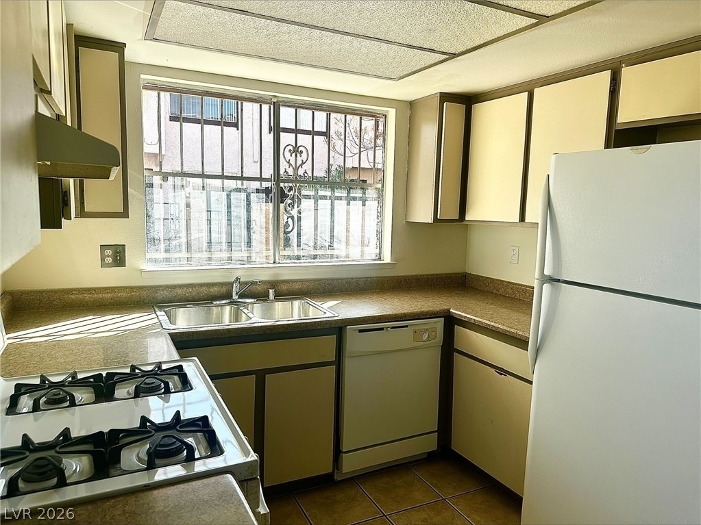 4338 Caliente Street - Photo 6