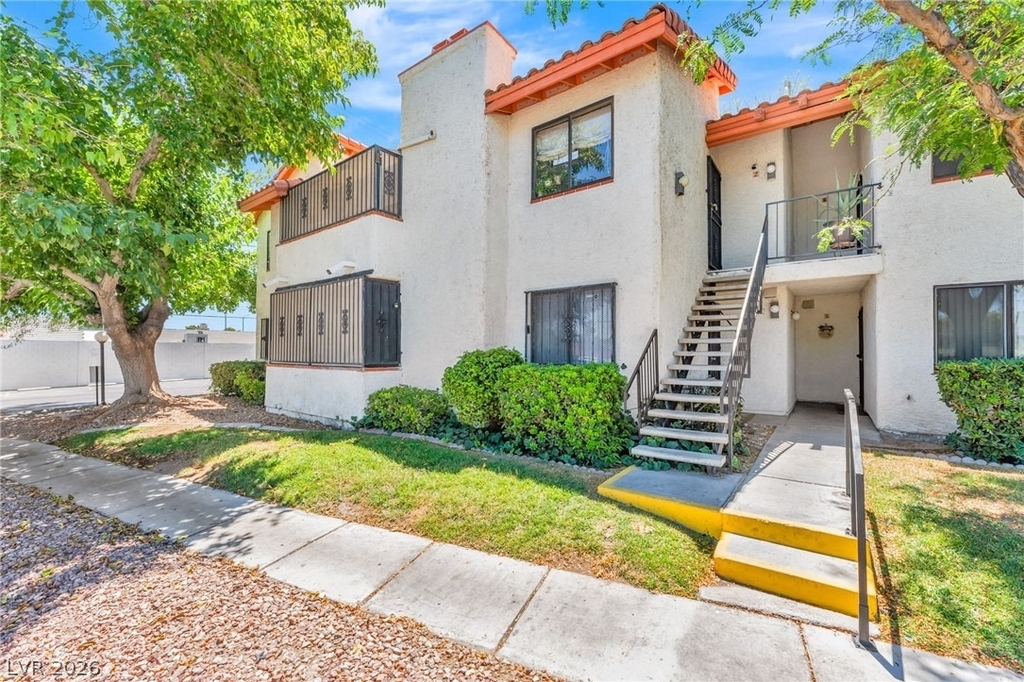 1701 E Katie Avenue - Photo 0
