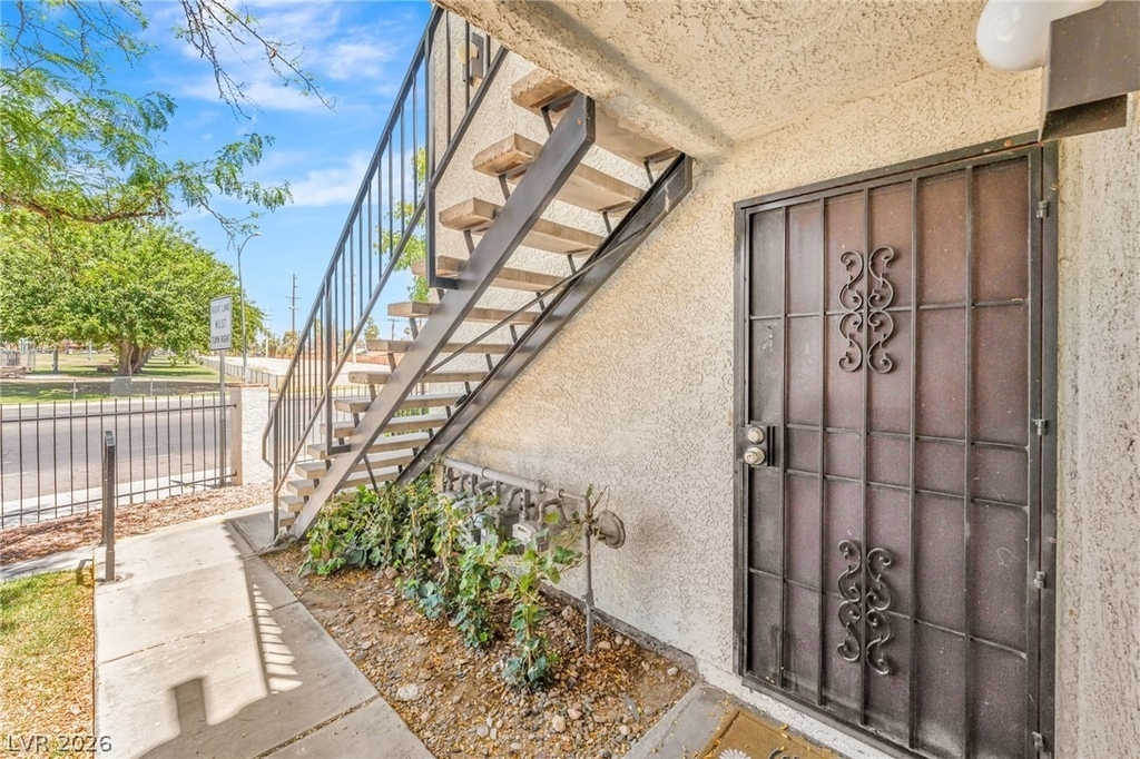 1701 E Katie Avenue - Photo 4