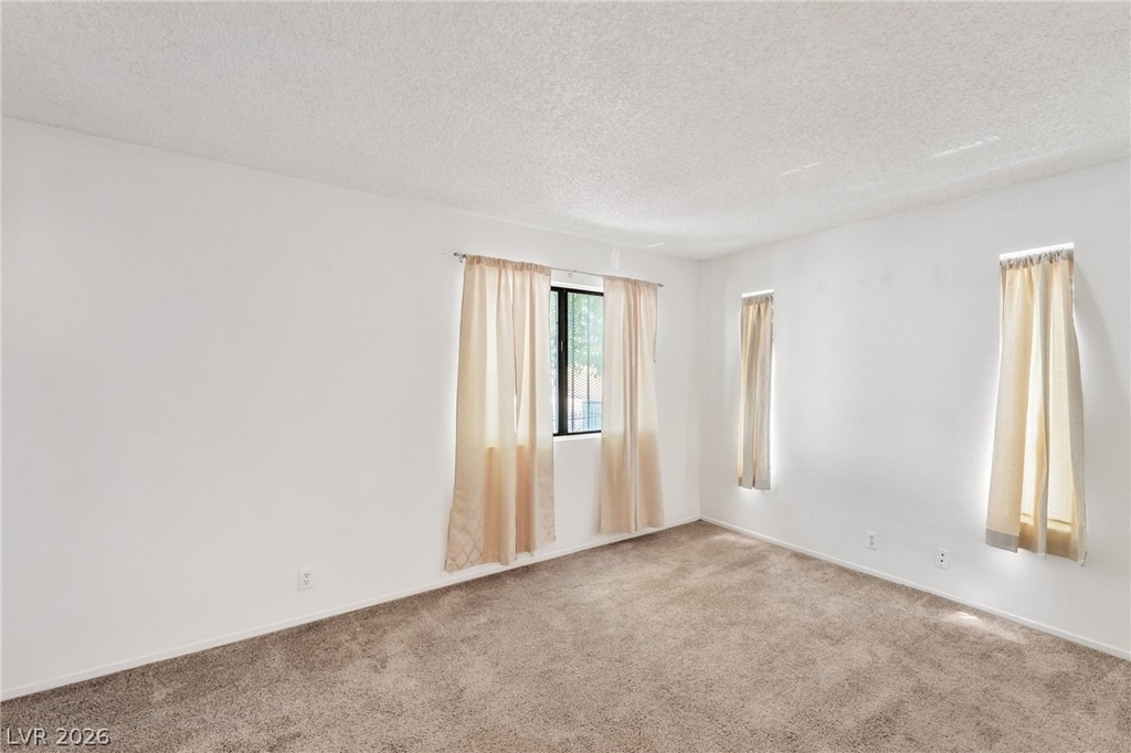 1701 E Katie Avenue - Photo 17