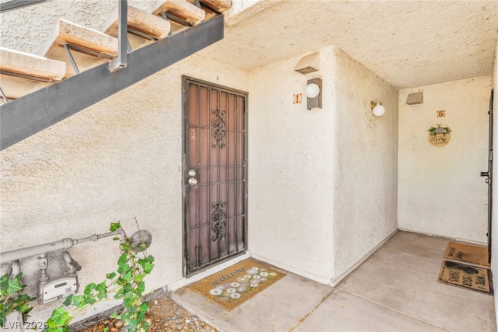 1701 E Katie Avenue - Photo 3