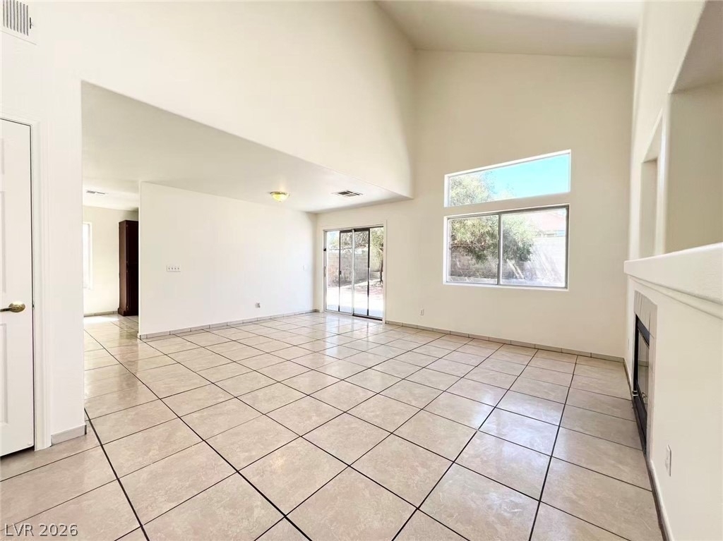 8284 W Rochelle Avenue - Photo 3