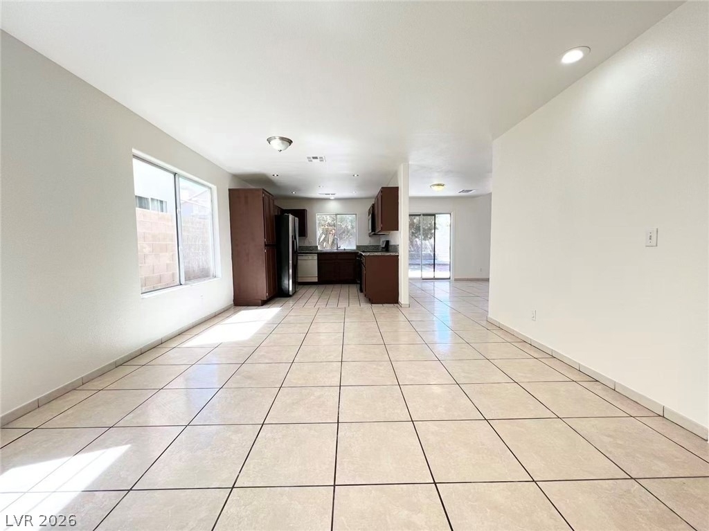 8284 W Rochelle Avenue - Photo 5