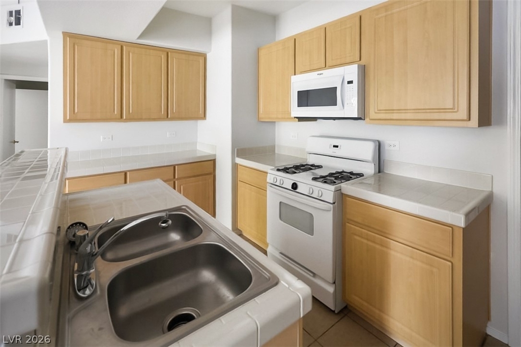 8250 N Grand Canyon Drive - Photo 10