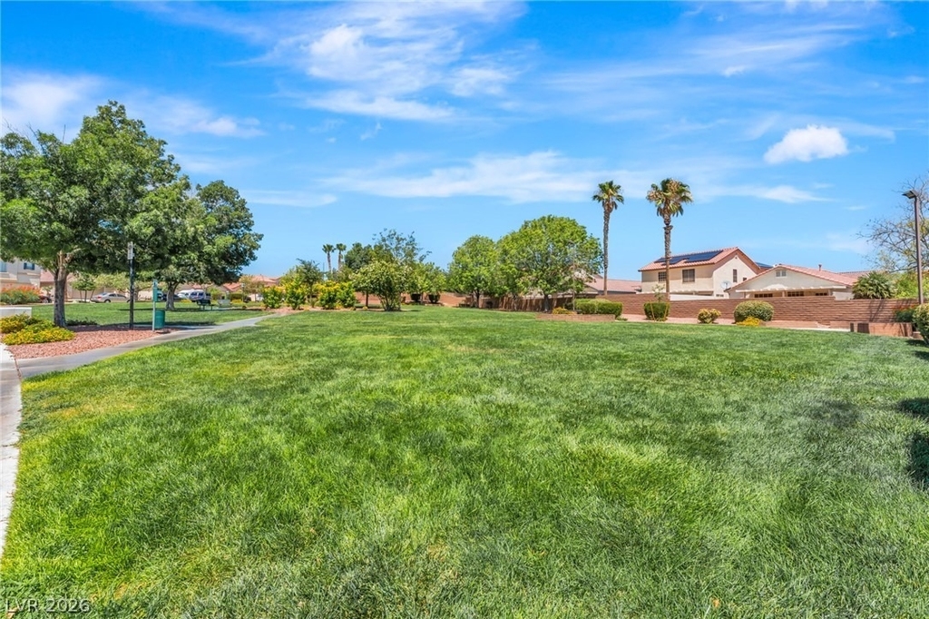 8632 Majestic Pine Avenue - Photo 16