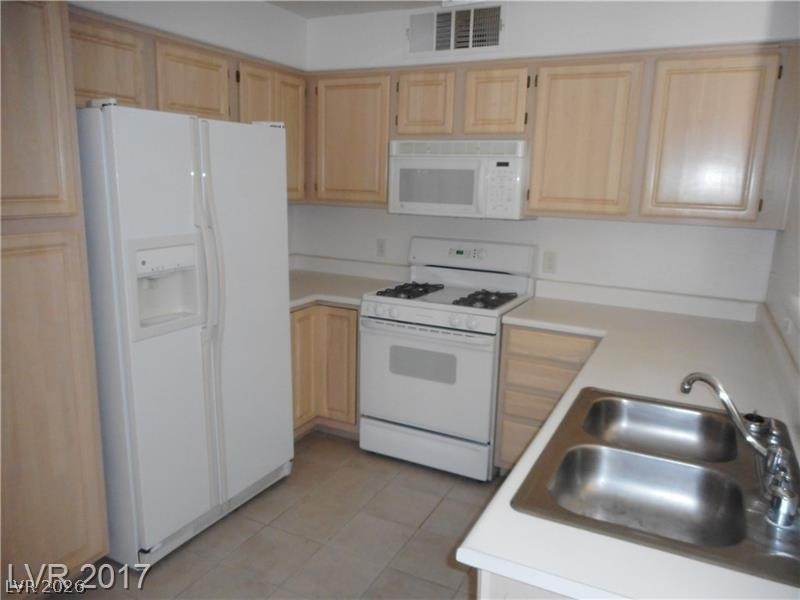 5710 E Tropicana Avenue - Photo 3