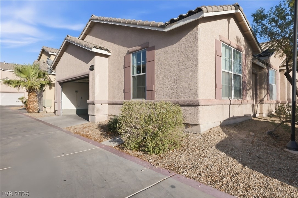 2529 Rainbow Cactus Court - Photo 2