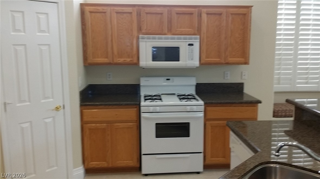 1125 Coral Rainbow Avenue - Photo 4