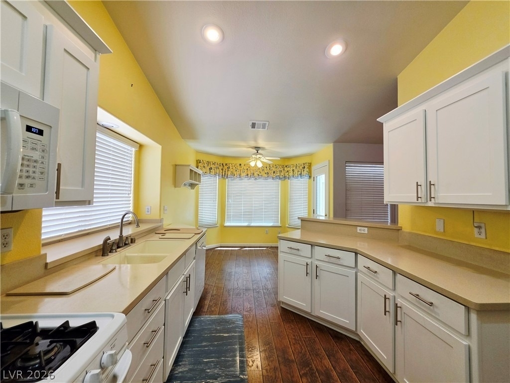 8213 Arch Bay Lane - Photo 9