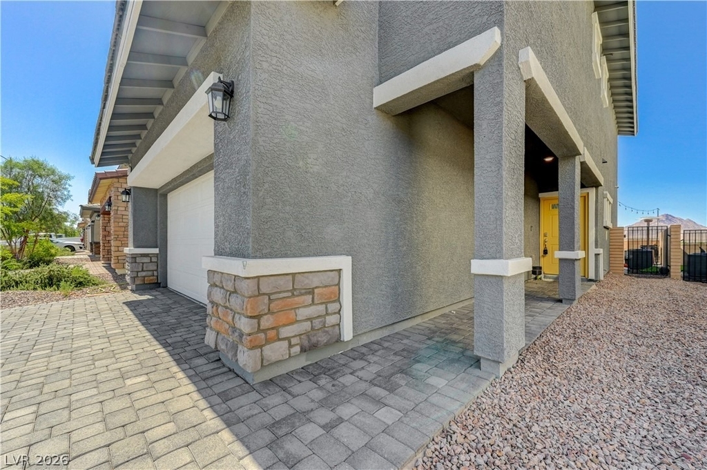 386 Larksong Avenue - Photo 3