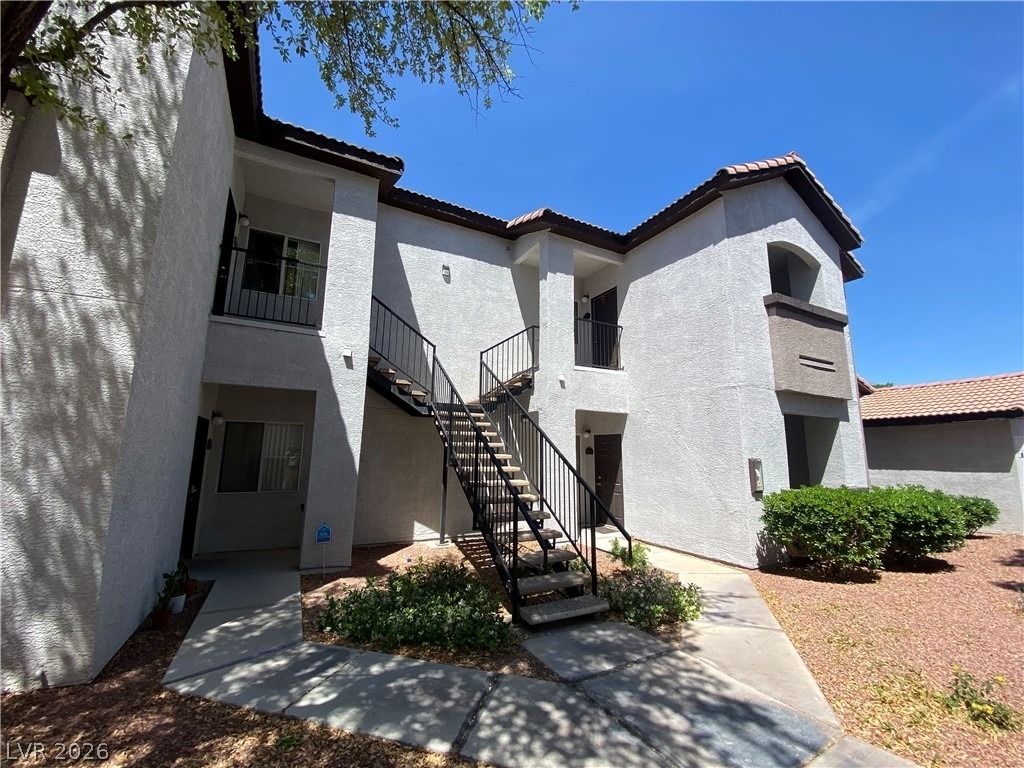 2615 W Gary Avenue - Photo 0