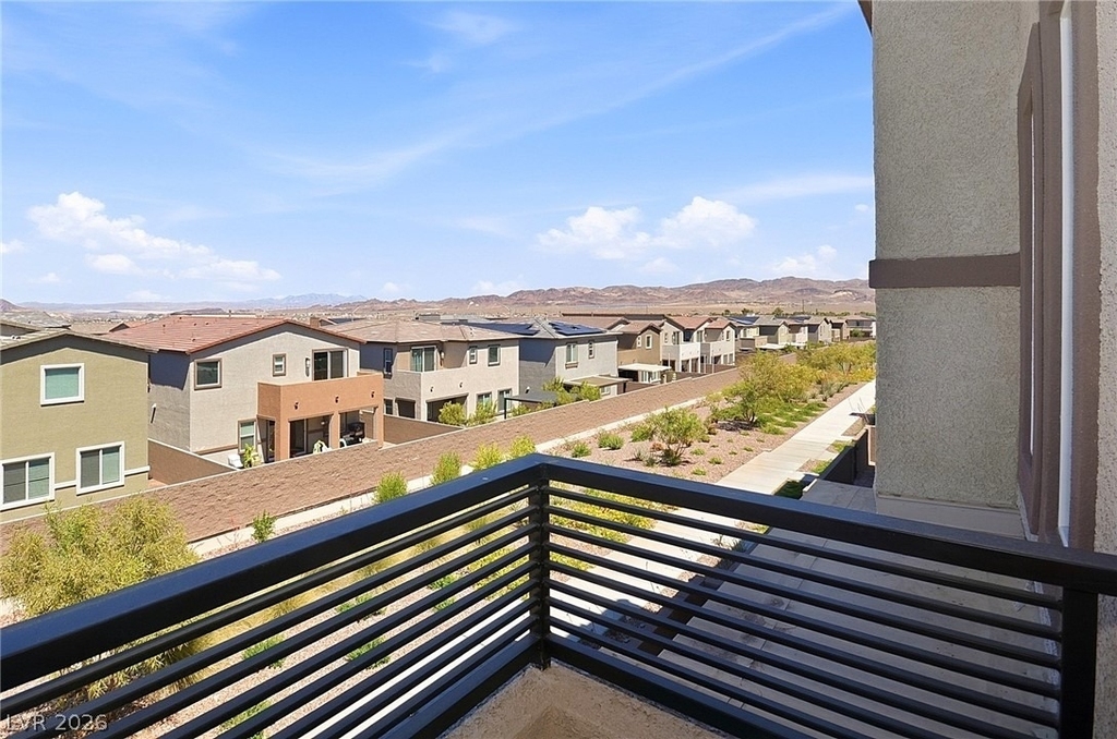 254 Walsh Peak Avenue - Photo 2