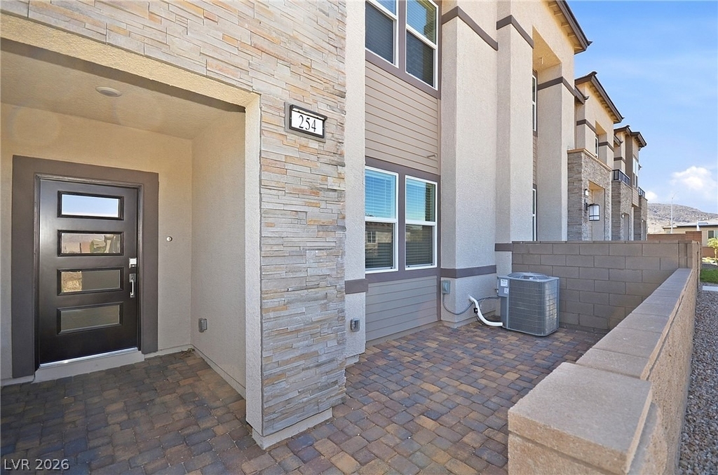 254 Walsh Peak Avenue - Photo 0