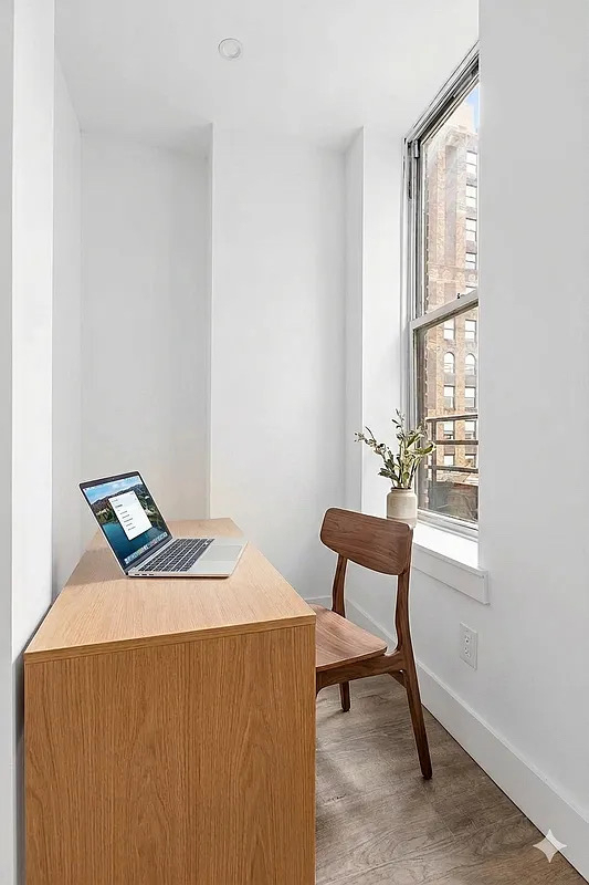 248 West 35th Street - Photo 3