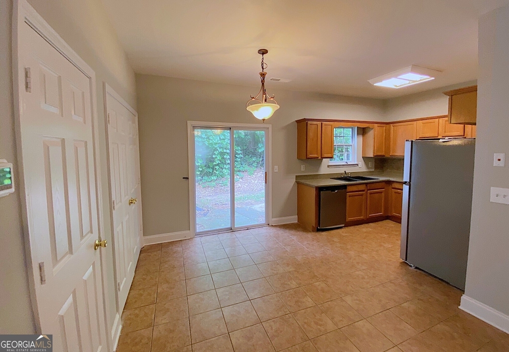 145 Bowen Street - Photo 4