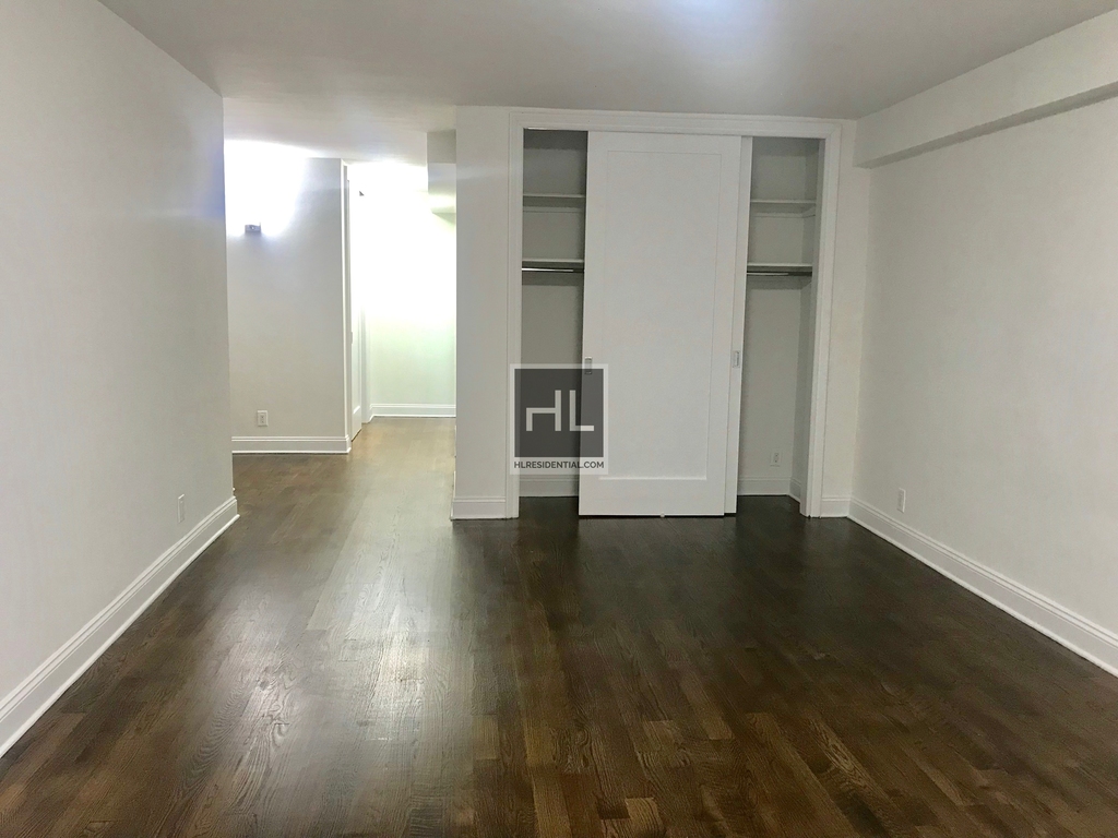 East 56 Street - Photo 1