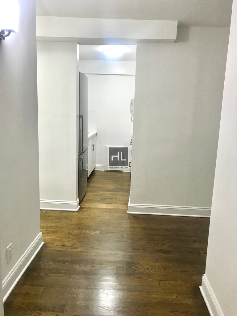 East 56 Street - Photo 2