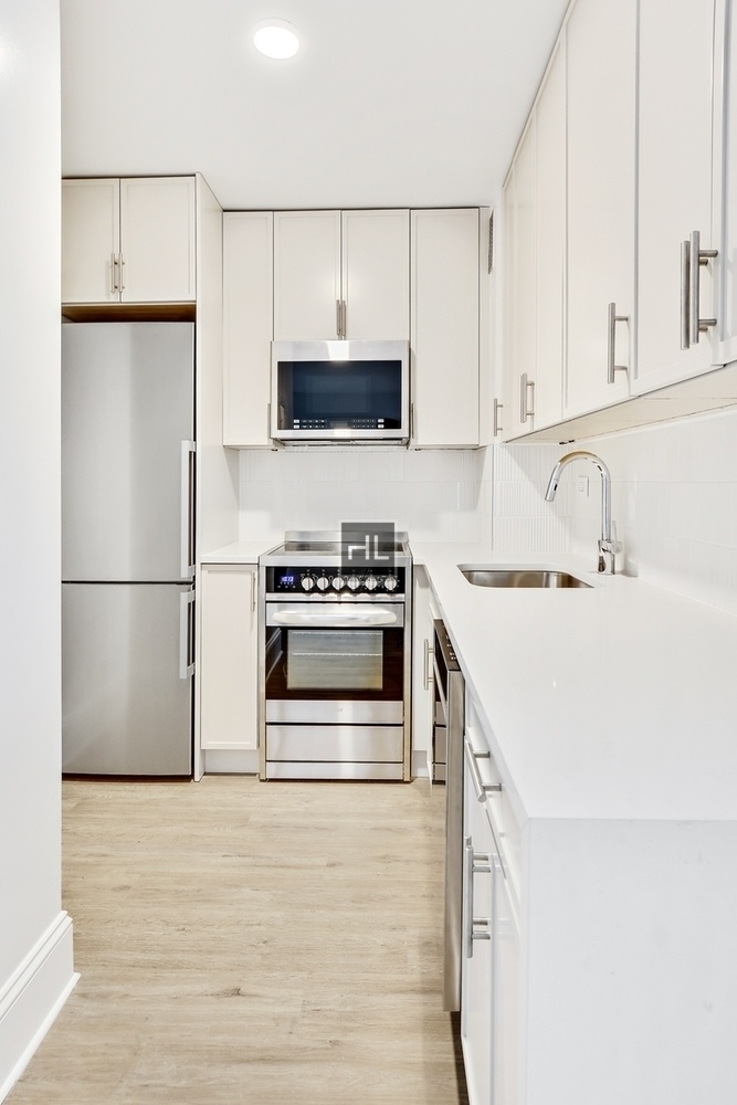 West 34th Street - Photo 3