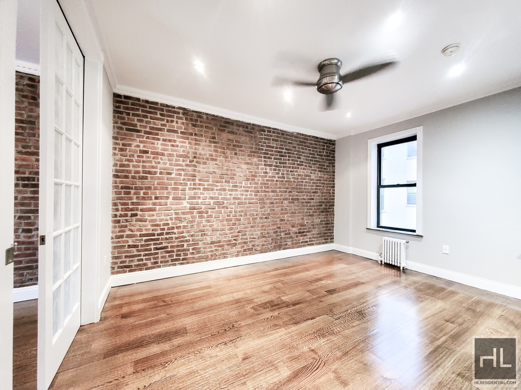 East 100th Street - Photo 2