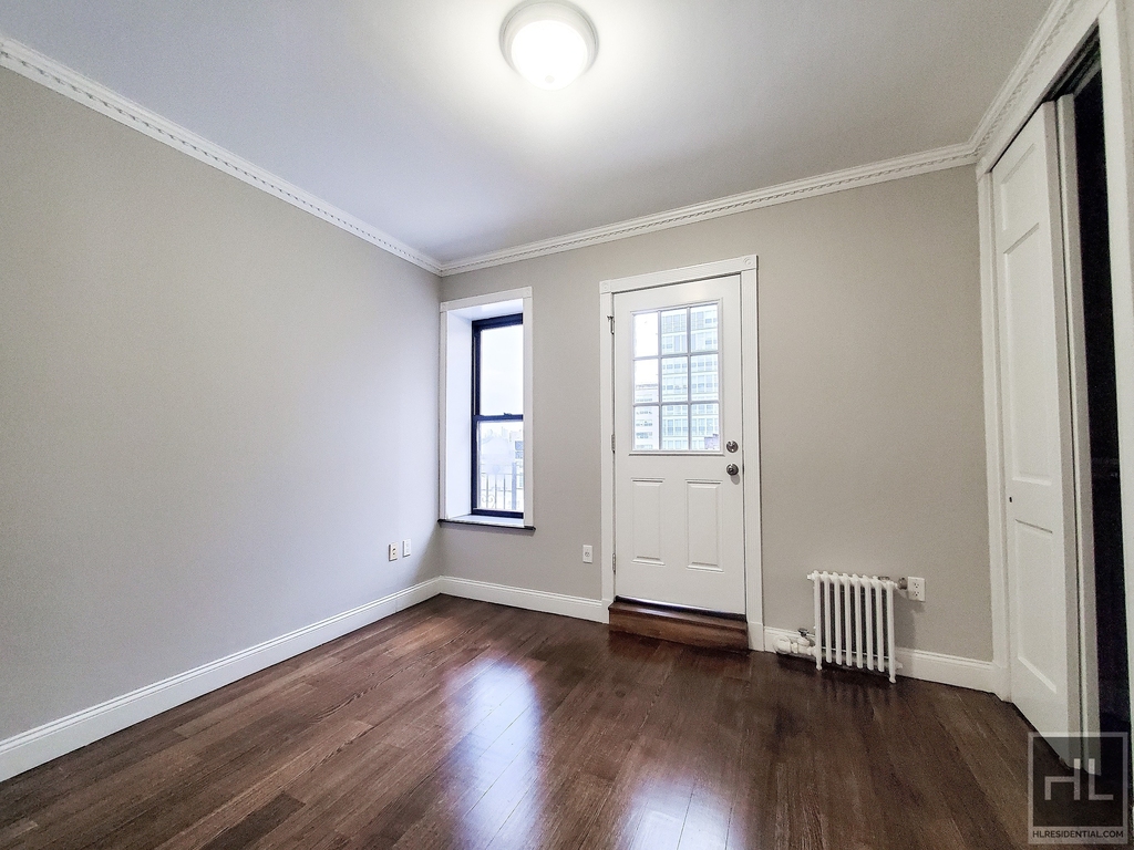 East 100th Street - Photo 3