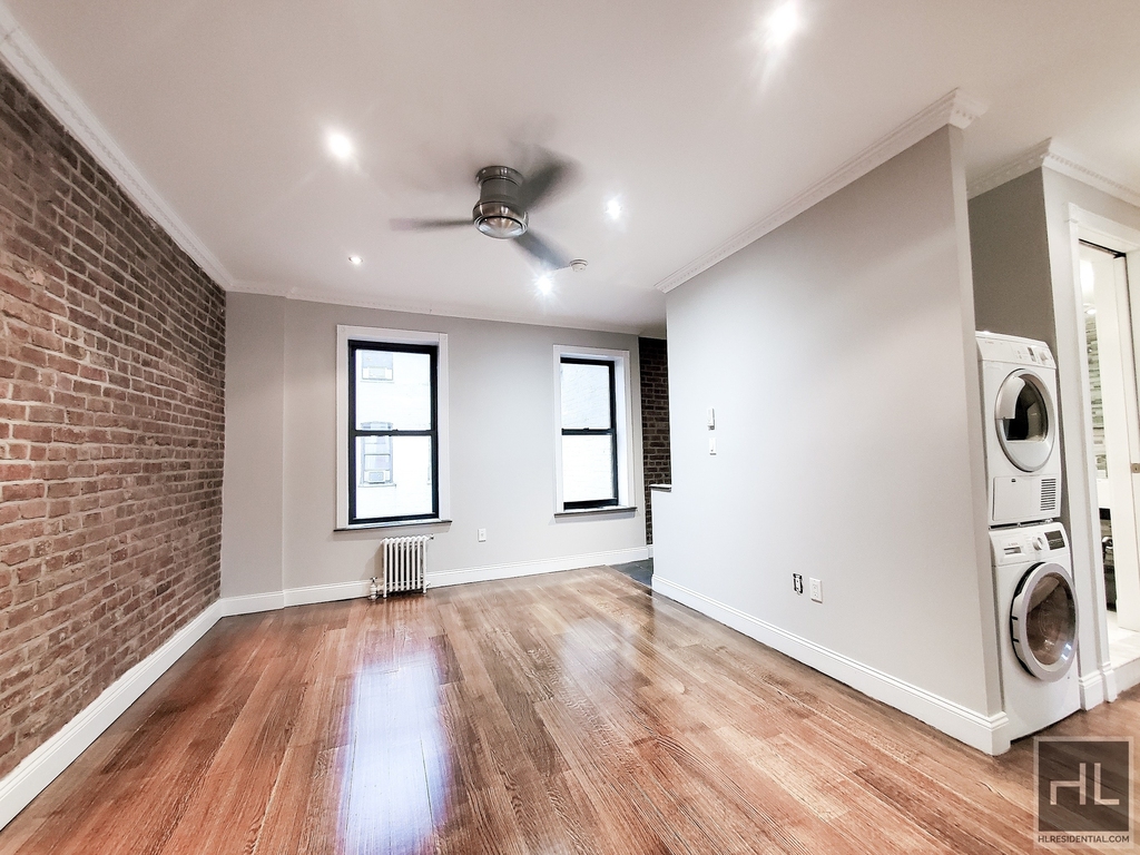 East 100th Street - Photo 5