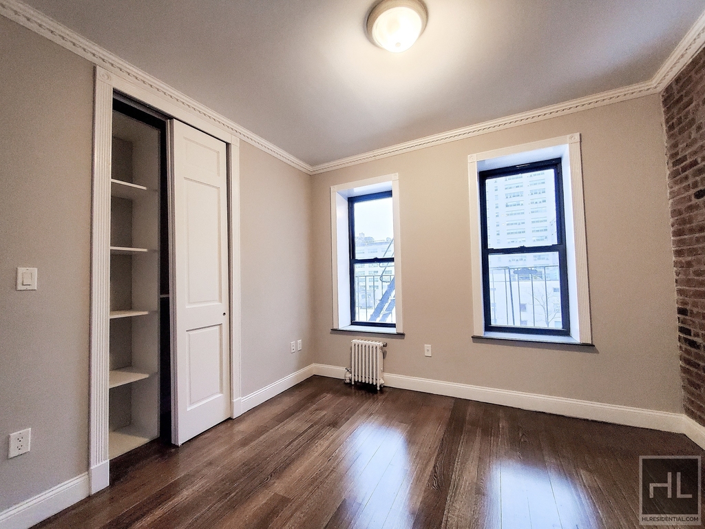 East 100th Street - Photo 4