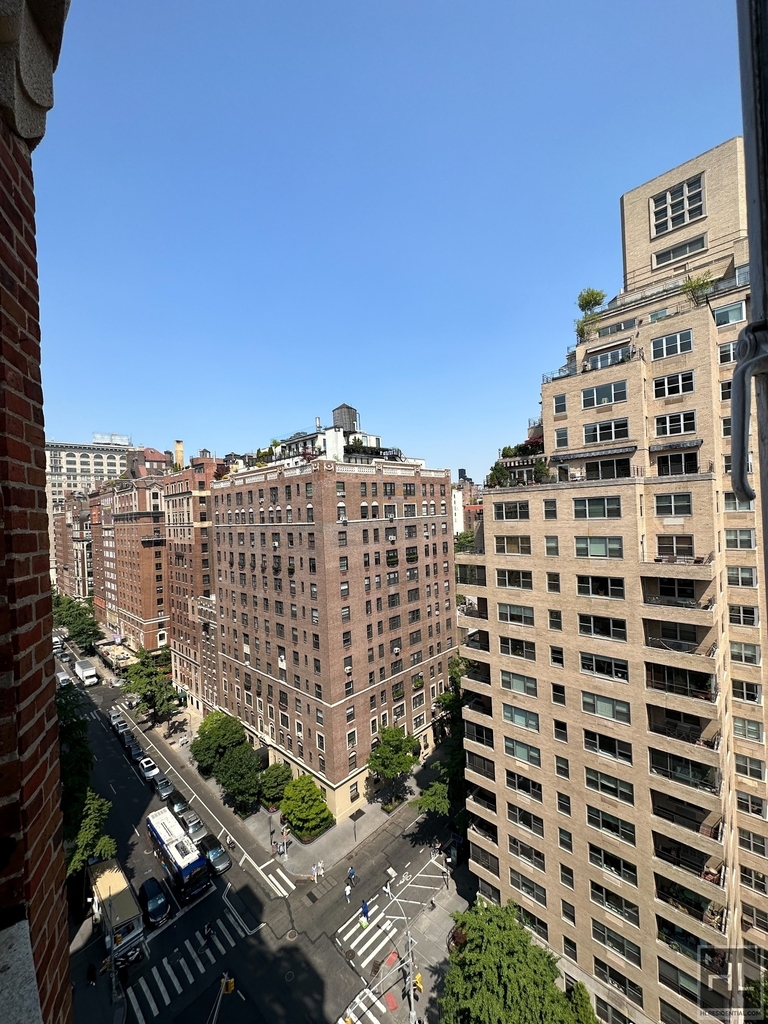Fifth Avenue - Photo 6