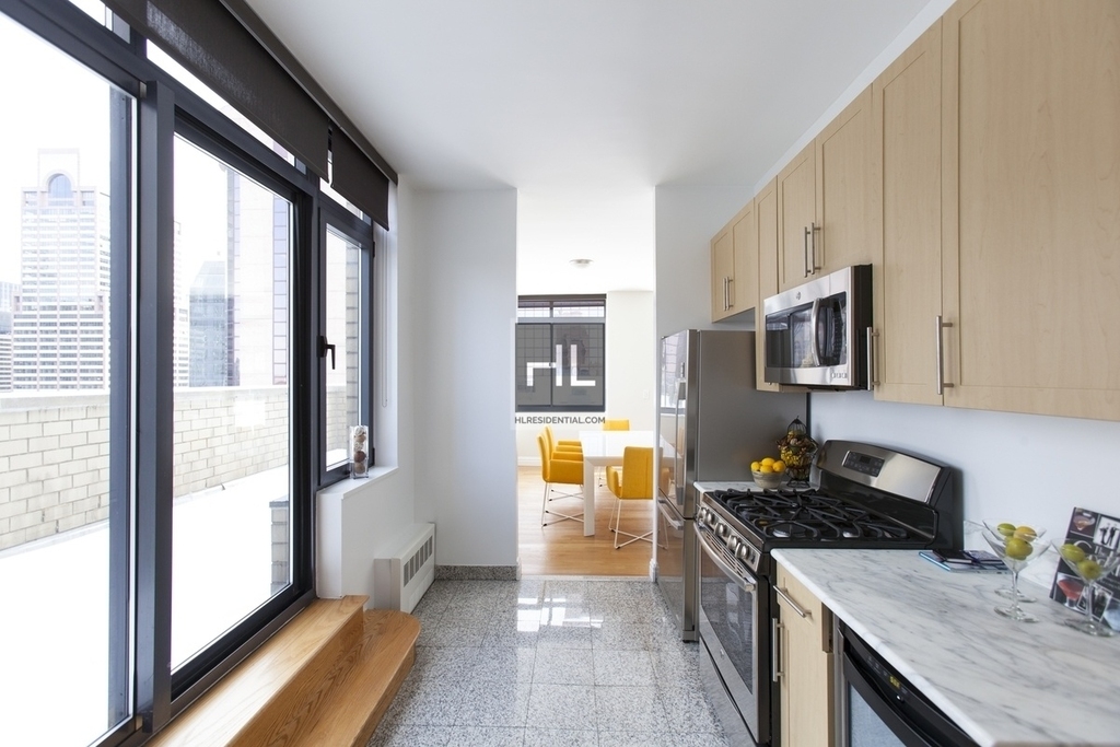 West 48th Street - Photo 1