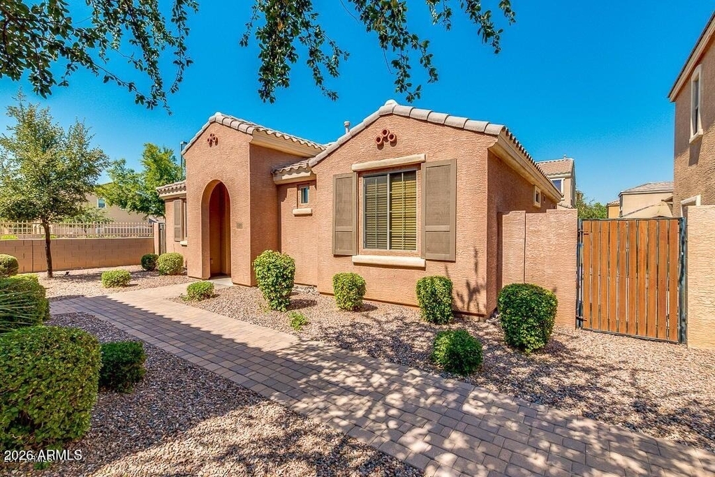 3317 E Loma Vista Street - Photo 1