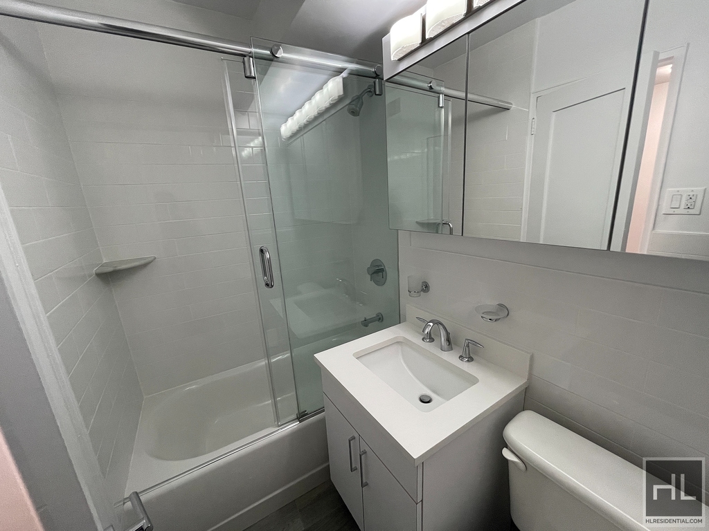 East 35 Street - Photo 7